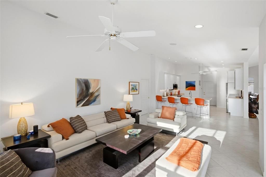 En Venta: $859,000 (3 camas, 2 baños, 2200 Pies cuadrados)