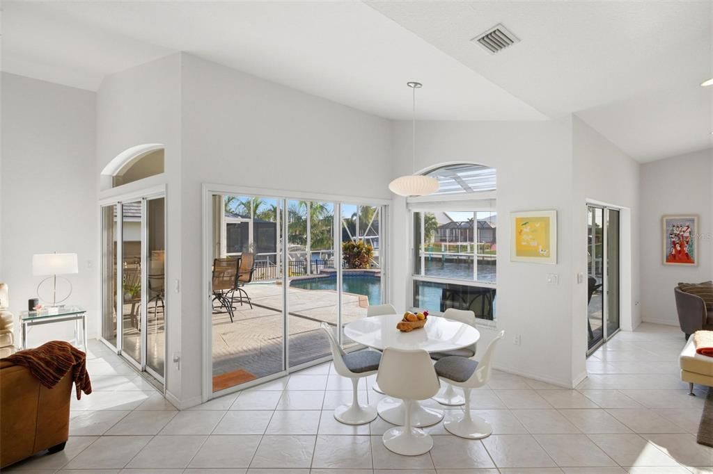 En Venta: $859,000 (3 camas, 2 baños, 2200 Pies cuadrados)