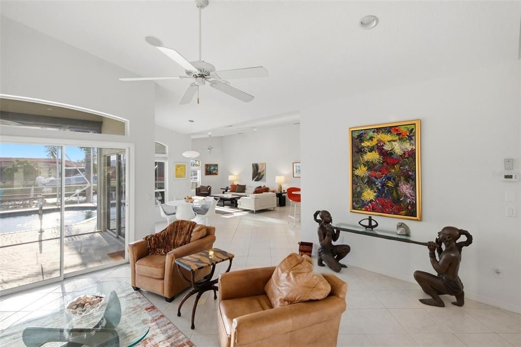 En Venta: $859,000 (3 camas, 2 baños, 2200 Pies cuadrados)