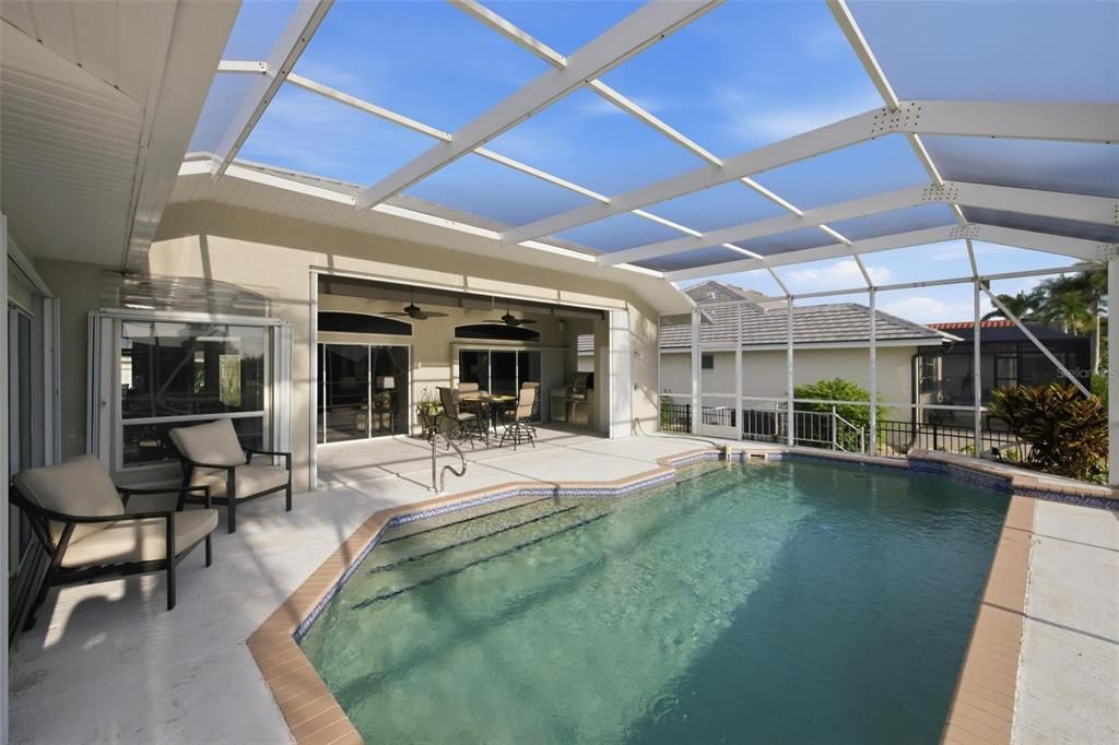 En Venta: $859,000 (3 camas, 2 baños, 2200 Pies cuadrados)