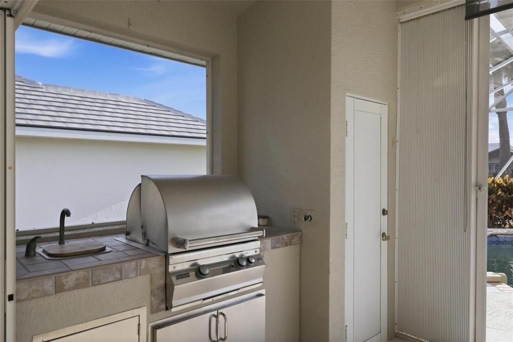 En Venta: $859,000 (3 camas, 2 baños, 2200 Pies cuadrados)