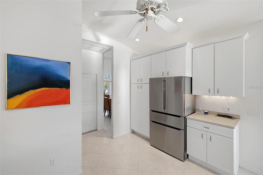 En Venta: $859,000 (3 camas, 2 baños, 2200 Pies cuadrados)