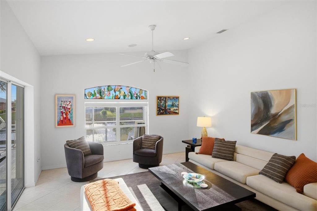 En Venta: $859,000 (3 camas, 2 baños, 2200 Pies cuadrados)