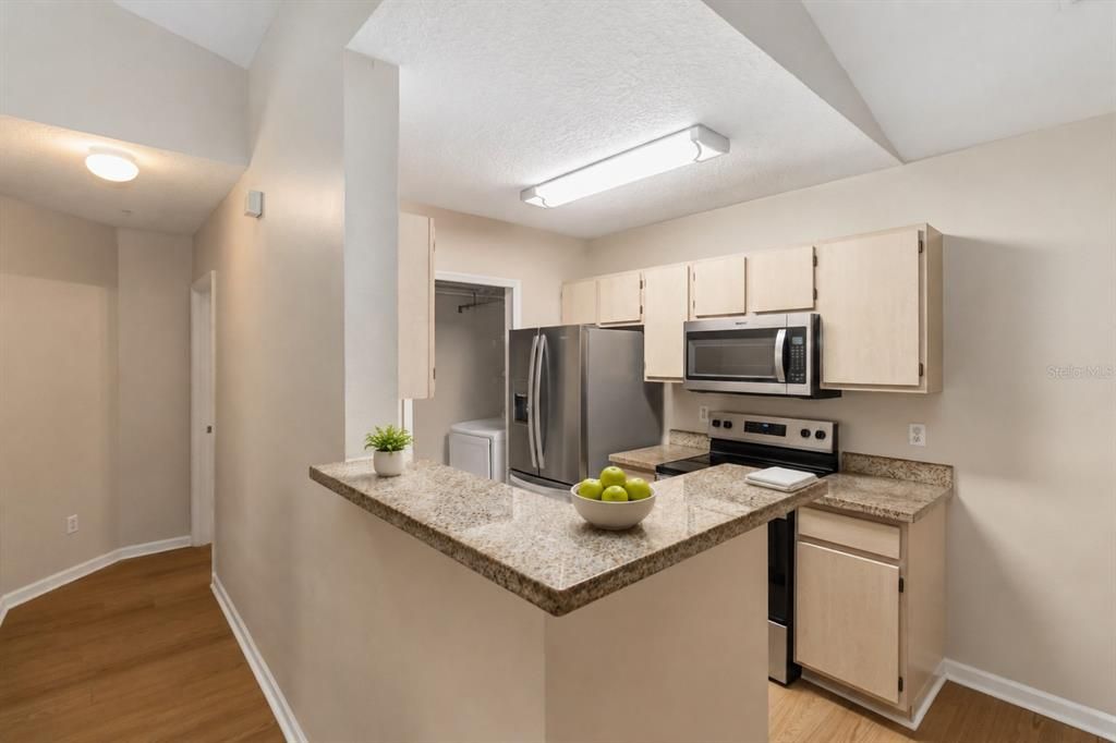 For Sale: $165,000 (2 beds, 2 baths, 1042 Square Feet)