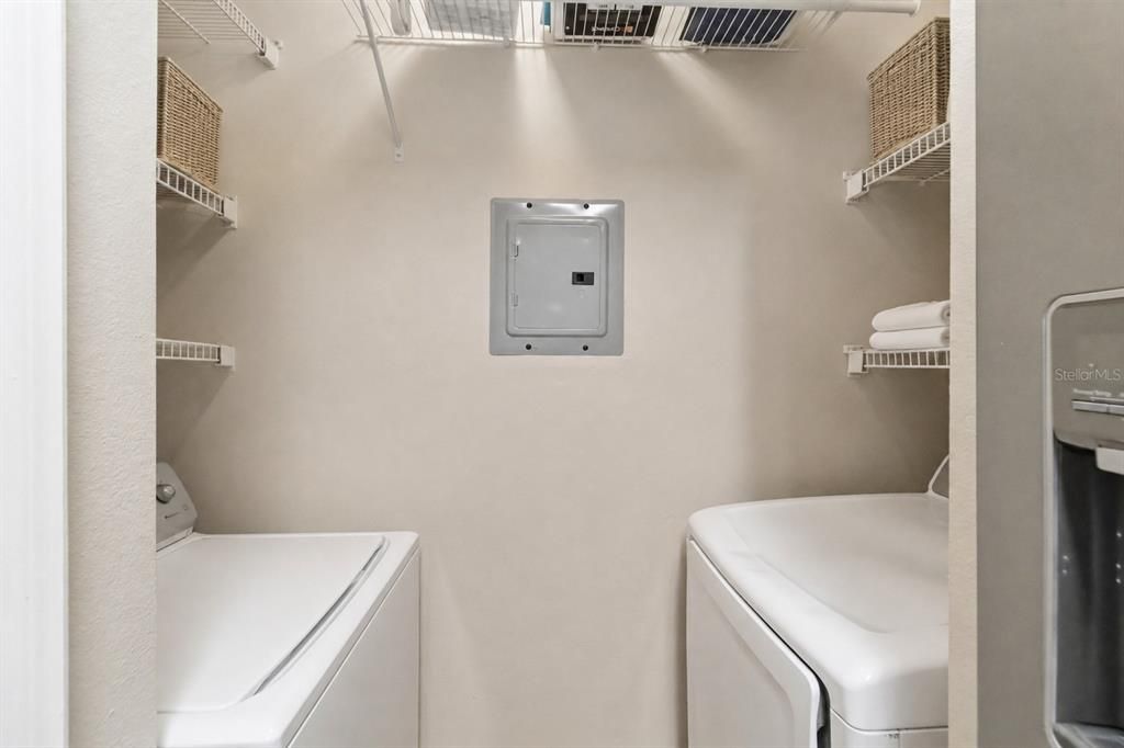 For Sale: $165,000 (2 beds, 2 baths, 1042 Square Feet)
