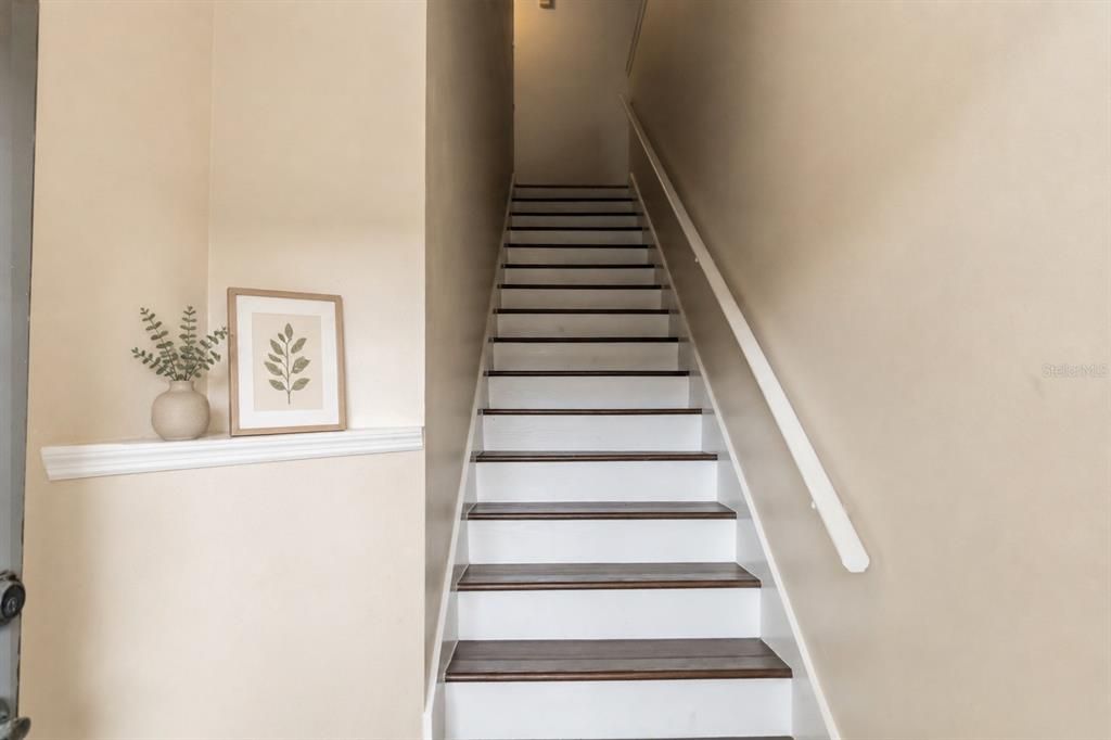 For Sale: $165,000 (2 beds, 2 baths, 1042 Square Feet)