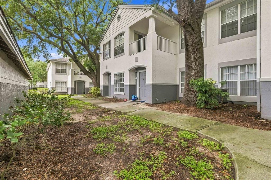 For Sale: $165,000 (2 beds, 2 baths, 1042 Square Feet)