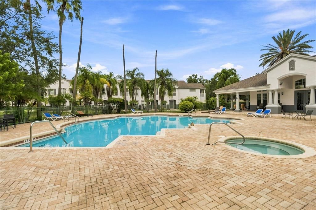 For Sale: $165,000 (2 beds, 2 baths, 1042 Square Feet)