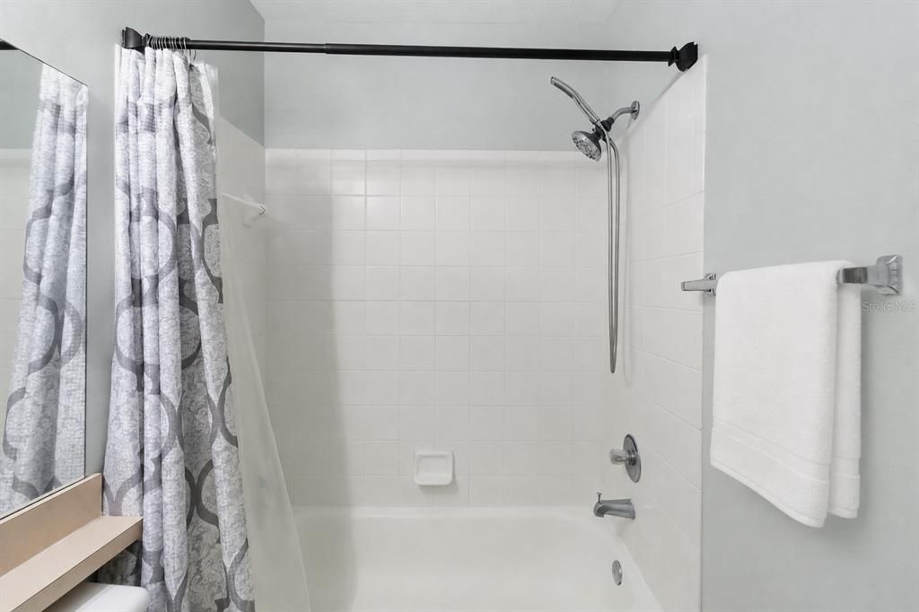 For Sale: $165,000 (2 beds, 2 baths, 1042 Square Feet)