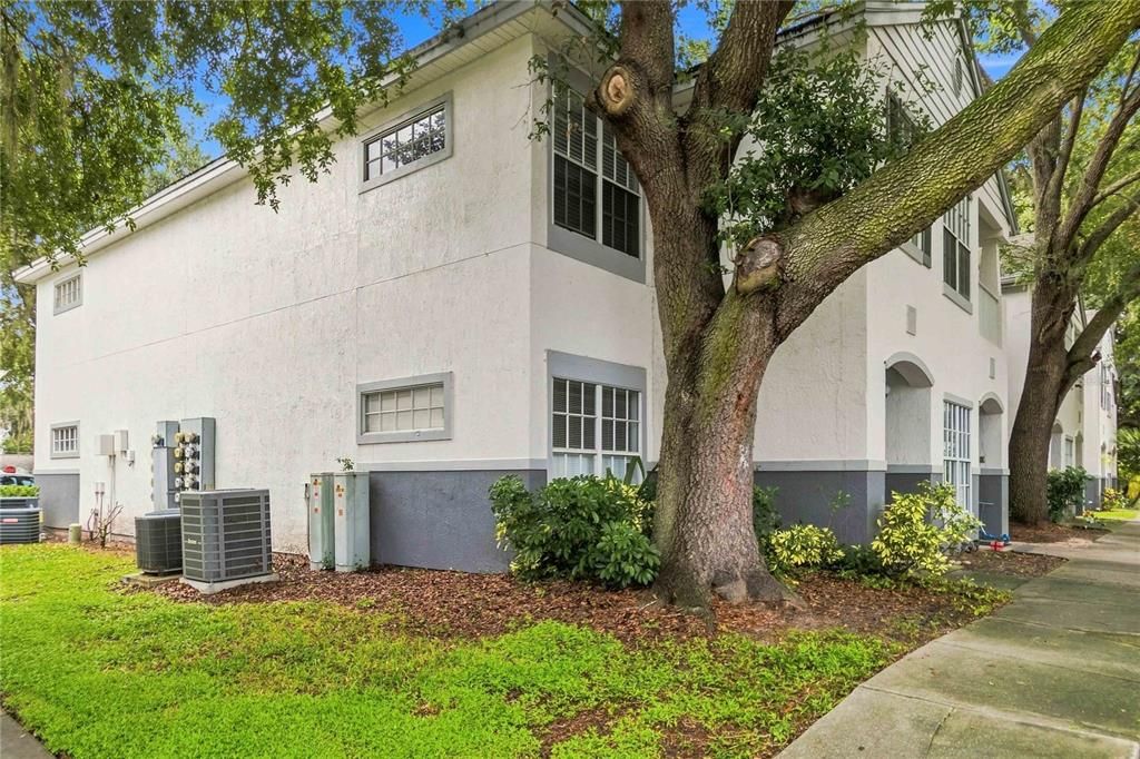 For Sale: $165,000 (2 beds, 2 baths, 1042 Square Feet)