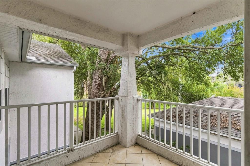 For Sale: $165,000 (2 beds, 2 baths, 1042 Square Feet)