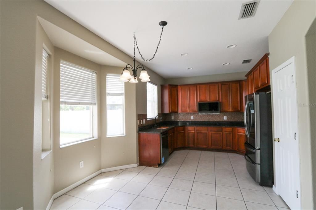 For Rent: $3,495 (5 beds, 3 baths, 2534 Square Feet)