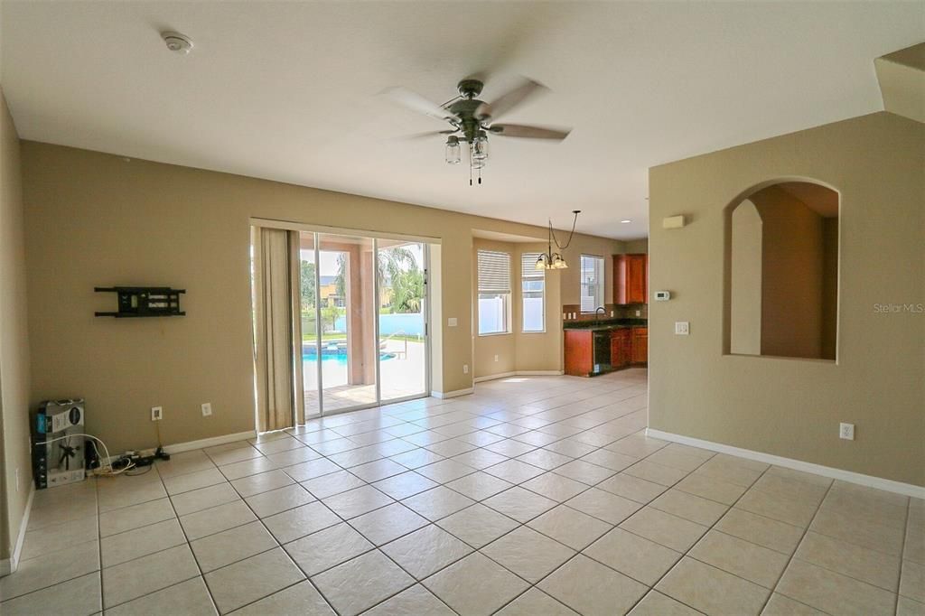 For Rent: $3,495 (5 beds, 3 baths, 2534 Square Feet)