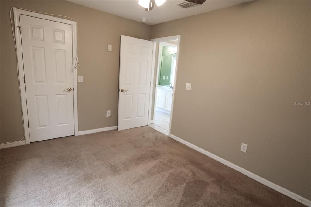 For Rent: $3,495 (5 beds, 3 baths, 2534 Square Feet)