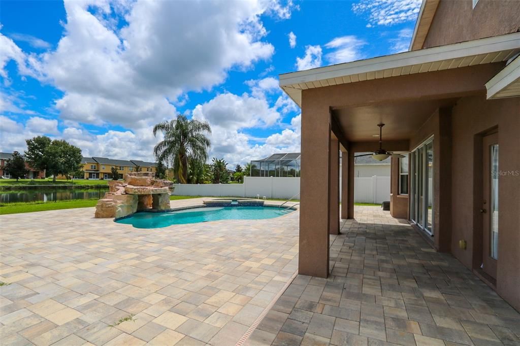 For Rent: $3,495 (5 beds, 3 baths, 2534 Square Feet)