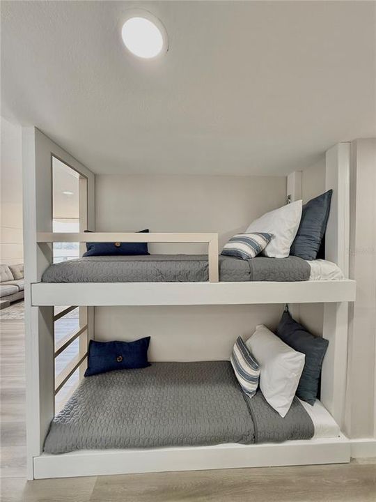 For Rent: $3,500 (2 beds, 2 baths, 1186 Square Feet)
