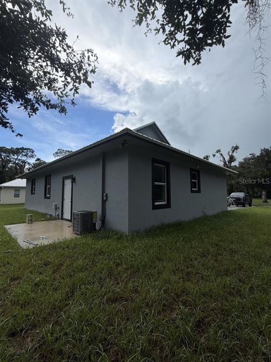 For Sale: $425,000 (3 beds, 2 baths, 1958 Square Feet)