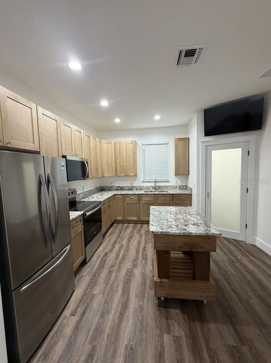 For Sale: $425,000 (3 beds, 2 baths, 1958 Square Feet)