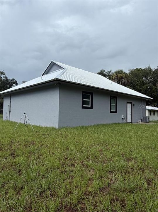 For Sale: $425,000 (3 beds, 2 baths, 1958 Square Feet)
