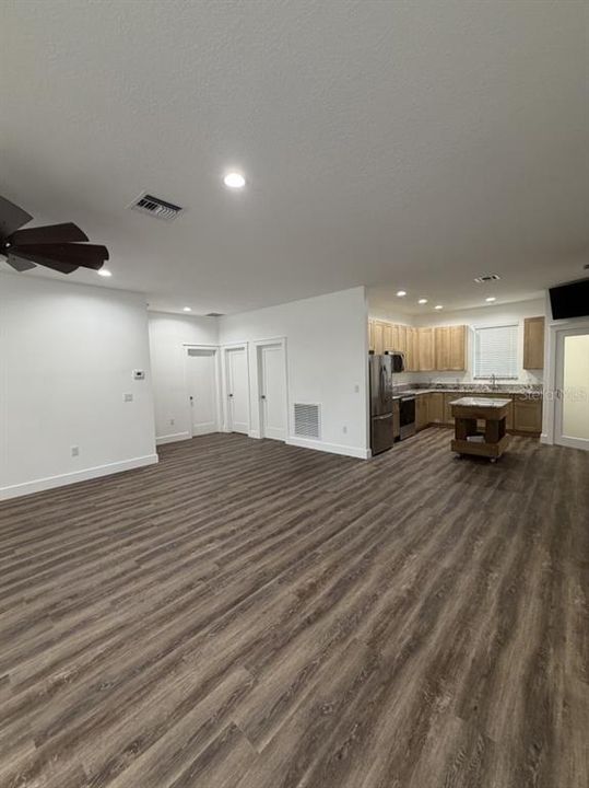 For Sale: $425,000 (3 beds, 2 baths, 1958 Square Feet)