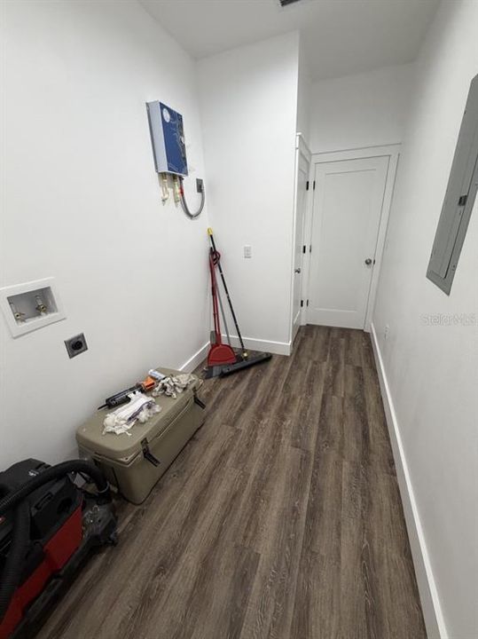 For Sale: $425,000 (3 beds, 2 baths, 1958 Square Feet)