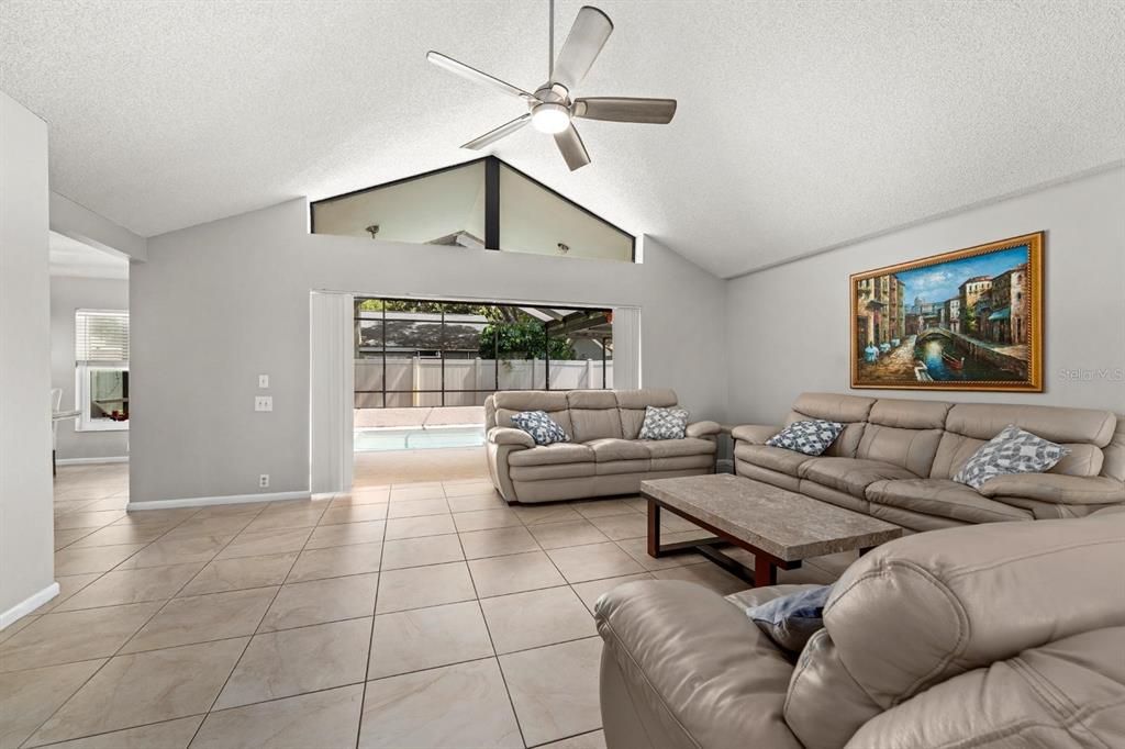 For Sale: $389,000 (3 beds, 2 baths, 1655 Square Feet)