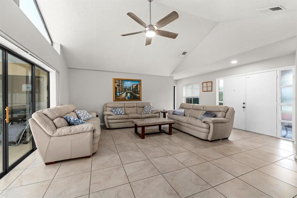 For Sale: $389,000 (3 beds, 2 baths, 1655 Square Feet)