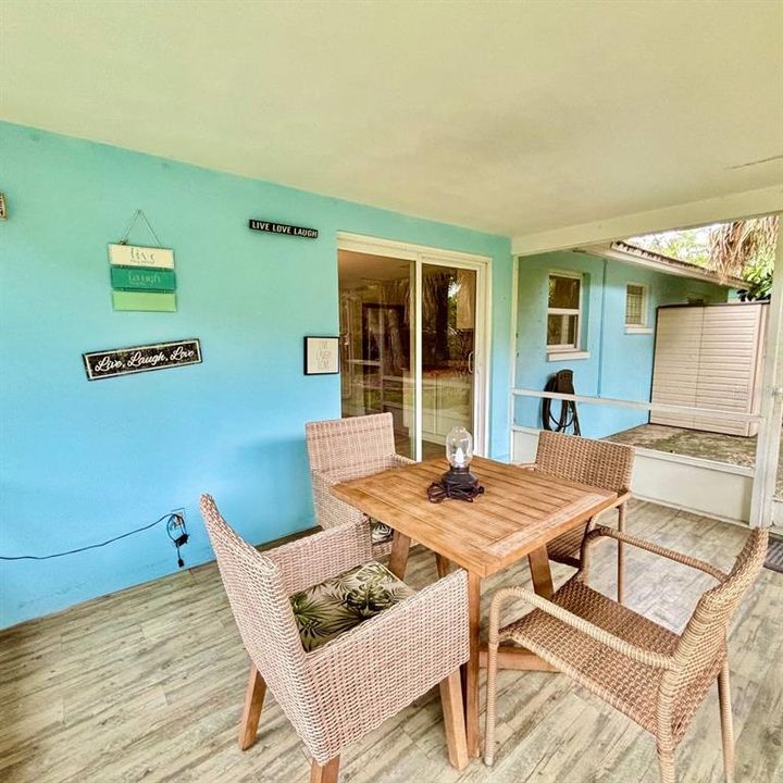 For Rent: $2,700 (2 beds, 2 baths, 880 Square Feet)