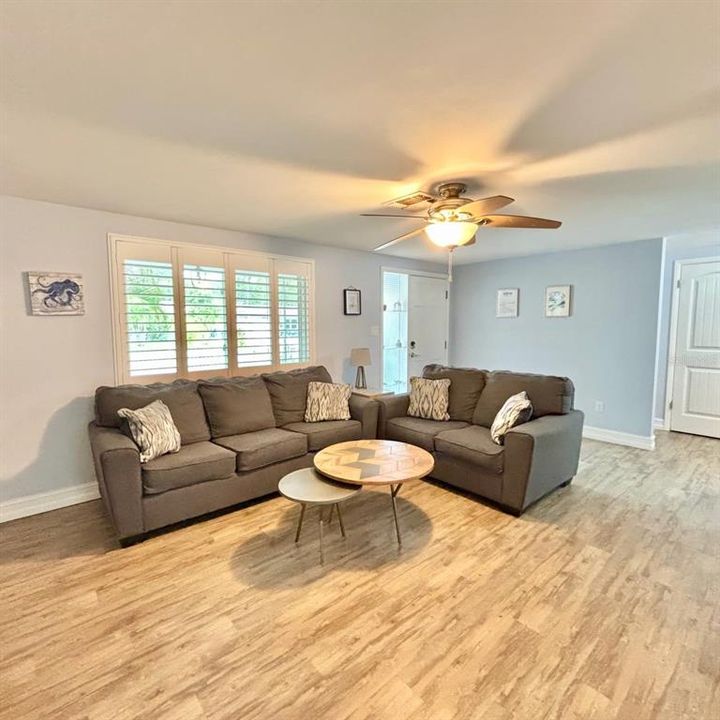 For Rent: $2,700 (2 beds, 2 baths, 880 Square Feet)
