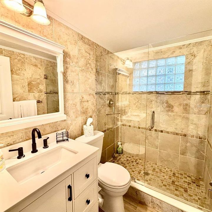 For Rent: $2,700 (2 beds, 2 baths, 880 Square Feet)