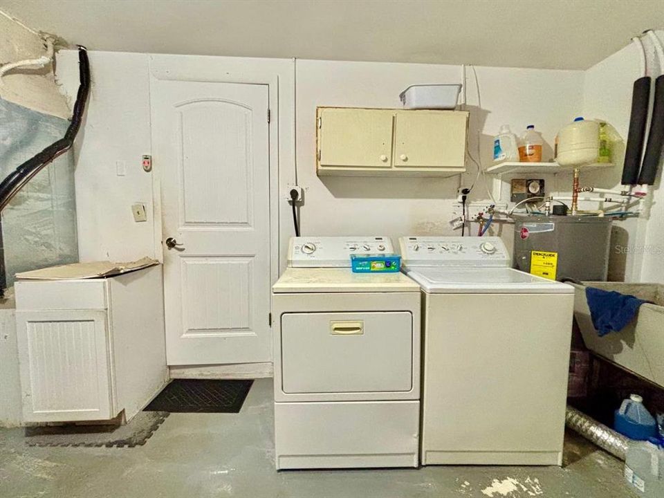 For Rent: $2,700 (2 beds, 2 baths, 880 Square Feet)