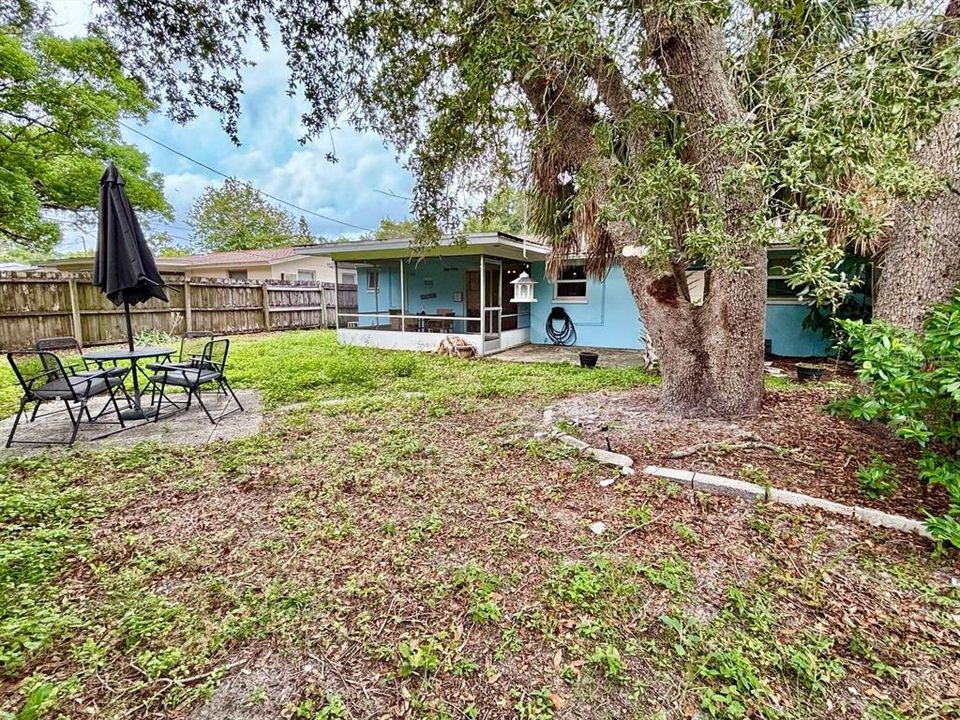 For Rent: $2,700 (2 beds, 2 baths, 880 Square Feet)