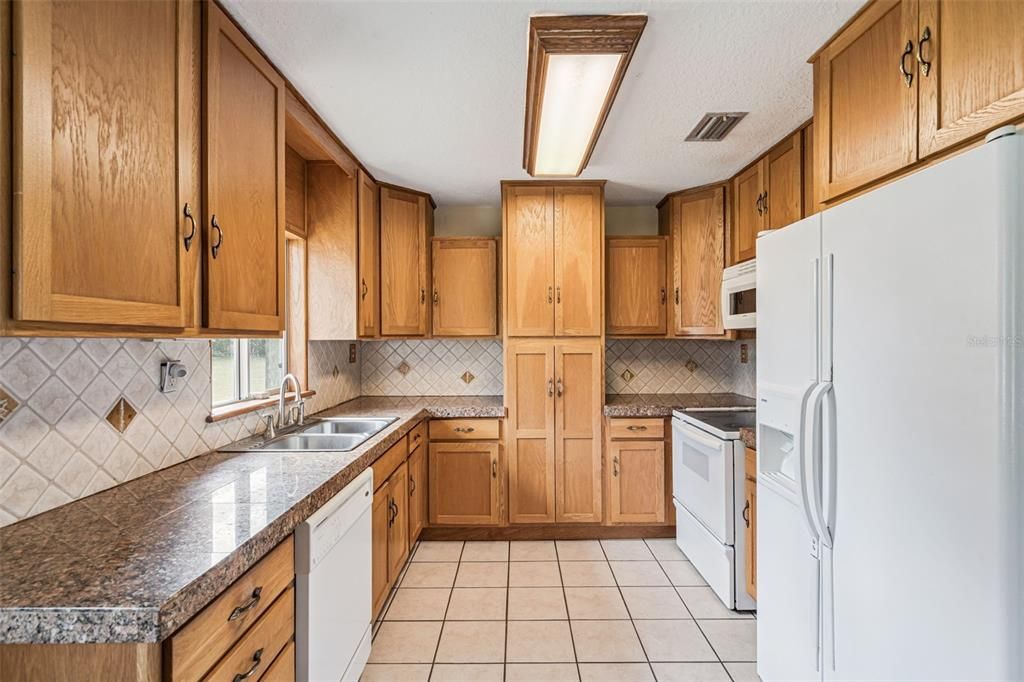 For Sale: $649,900 (2 beds, 2 baths, 1380 Square Feet)