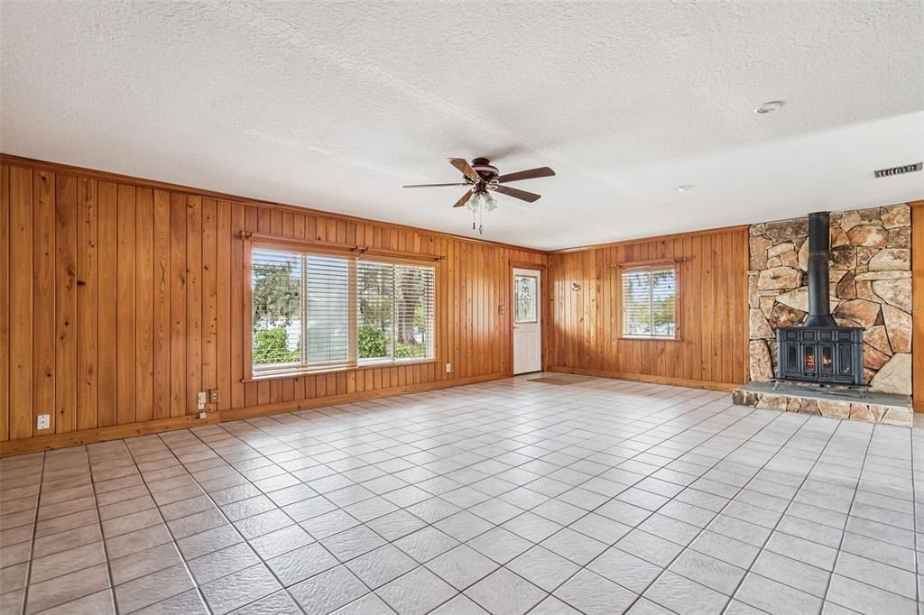 For Sale: $649,900 (2 beds, 2 baths, 1380 Square Feet)
