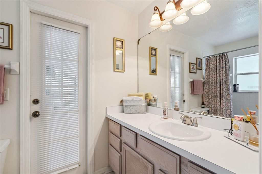 For Sale: $525,000 (4 beds, 2 baths, 1931 Square Feet)