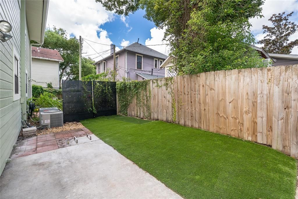 For Rent: $2,200 (2 beds, 2 baths, 1000 Square Feet)