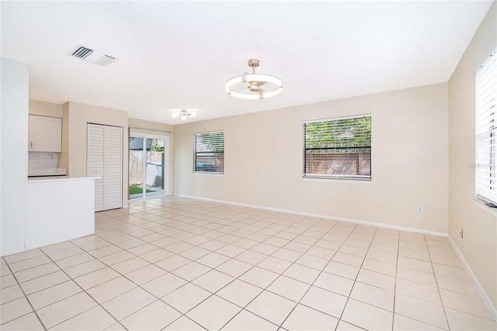 For Rent: $2,200 (2 beds, 2 baths, 1000 Square Feet)