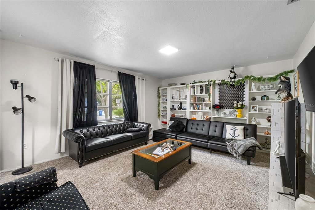 На продажу: $360,000 (2 спален, 2 ванн, 1165 Квадратных фут)