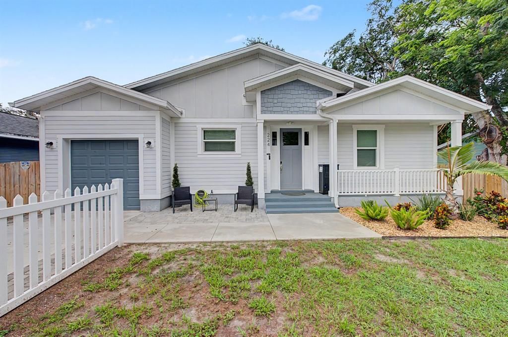 For Sale: $599,900 (3 beds, 2 baths, 1360 Square Feet)