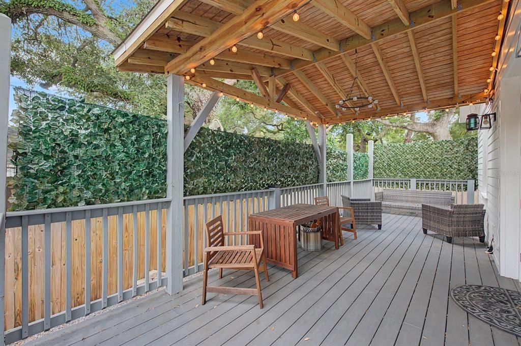 For Sale: $599,900 (3 beds, 2 baths, 1360 Square Feet)