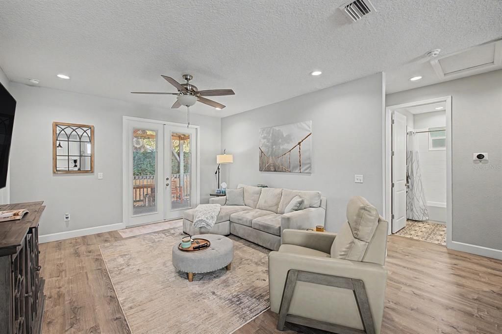 For Sale: $599,900 (3 beds, 2 baths, 1360 Square Feet)