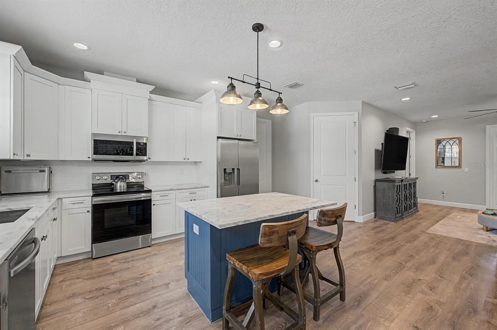For Sale: $599,900 (3 beds, 2 baths, 1360 Square Feet)