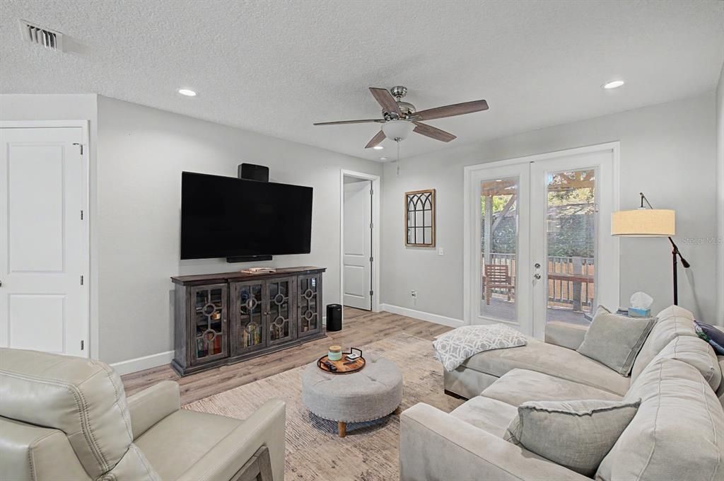 For Sale: $599,900 (3 beds, 2 baths, 1360 Square Feet)