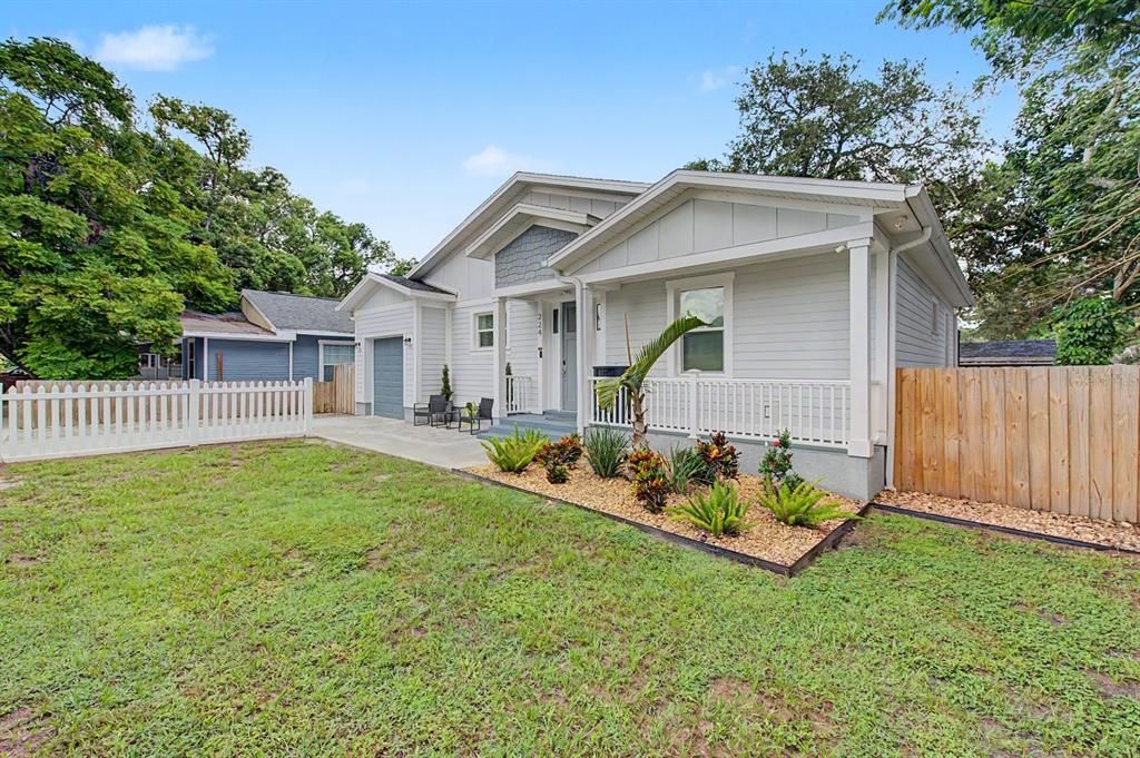 For Sale: $599,900 (3 beds, 2 baths, 1360 Square Feet)