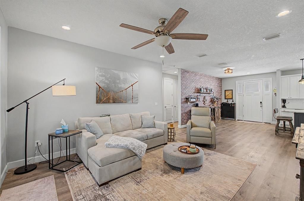 For Sale: $599,900 (3 beds, 2 baths, 1360 Square Feet)