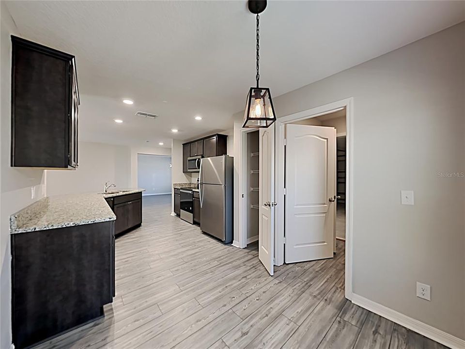 For Rent: $1,995 (3 beds, 2 baths, 1563 Square Feet)