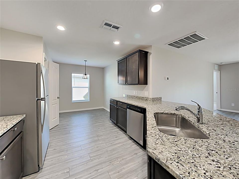 For Rent: $1,995 (3 beds, 2 baths, 1563 Square Feet)
