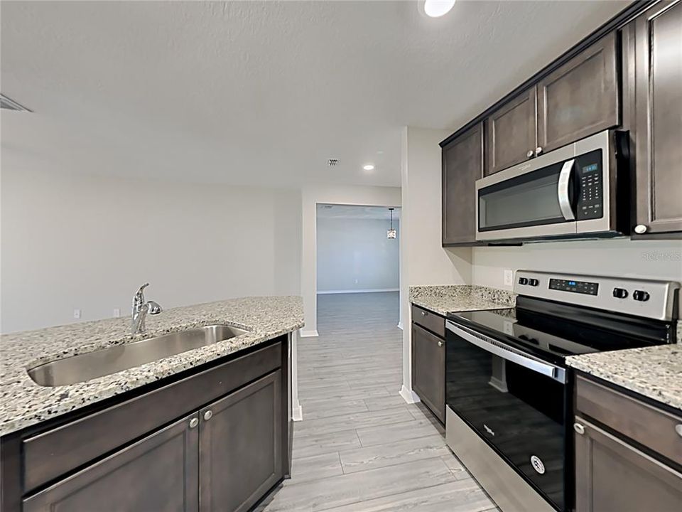 For Rent: $1,995 (3 beds, 2 baths, 1563 Square Feet)