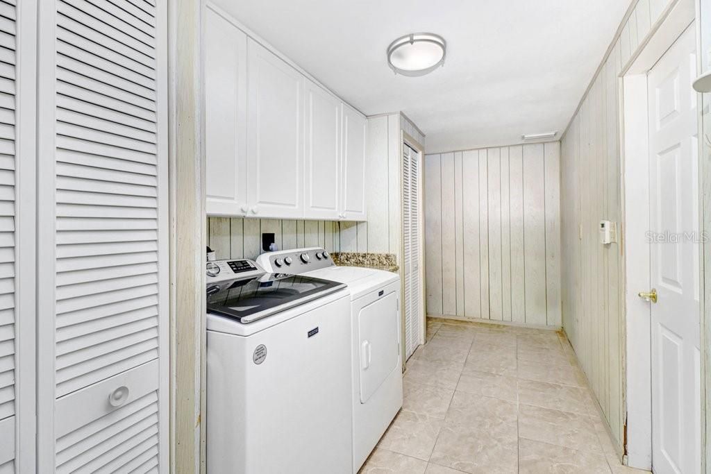На продажу: $420,000 (3 спален, 2 ванн, 1864 Квадратных фут)