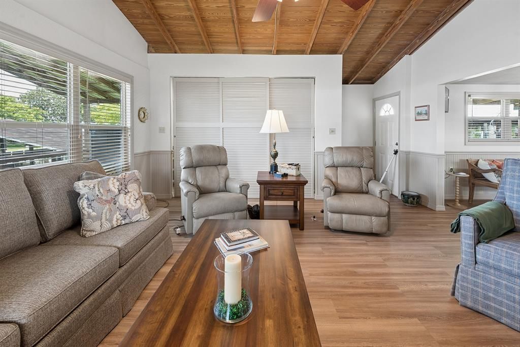 En Venta: $350,000 (2 camas, 1 baños, 1248 Pies cuadrados)